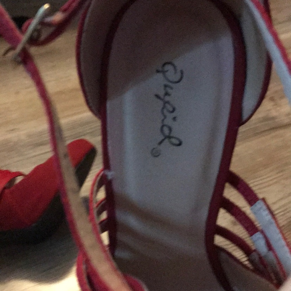 Red strapped heel - Picture 3 of 4